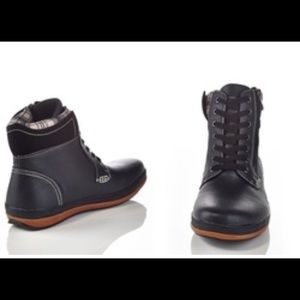 Men’s side zip Carlos boots